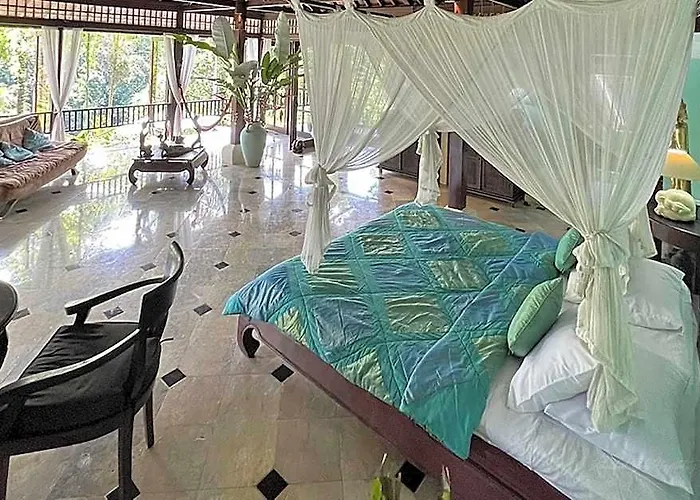 The Mahogany 5*